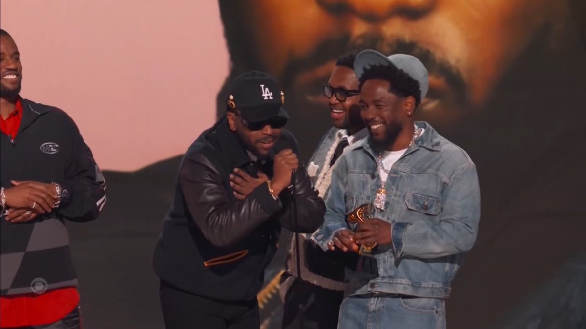 PopBase's tweet image. Kendrick Lamar accepting the #GRAMMYs award for Song of the Year.