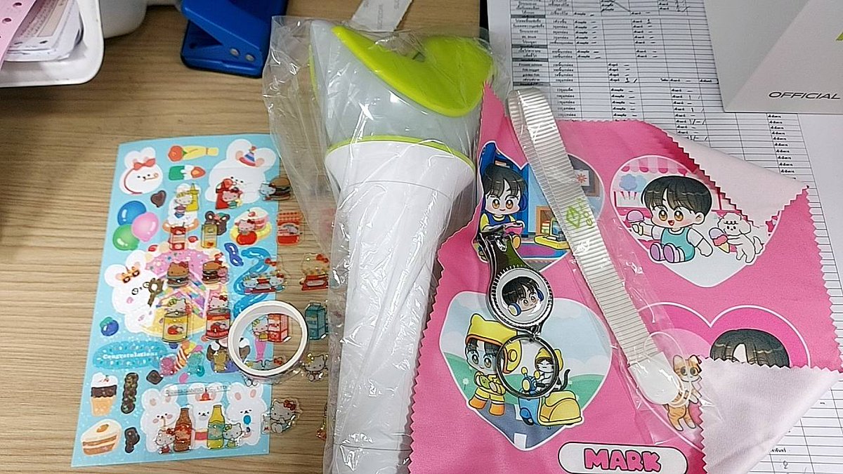 pigrabbit_1's tweet photo. ได้รับของเรียบร้อยแล้วค่ะ รอนานหน่อยแต่คุ้มค่า ของแถมก็น่ารัก ขอบคุณมากนะคะ  💚😘 @cholymarkk https://t.co/u0OYCURhTL