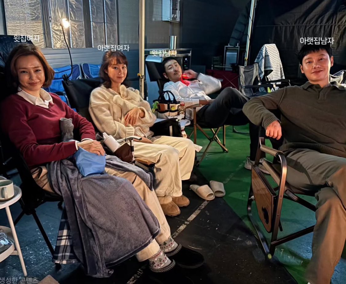 아니 브로큰 ㅅㅂ 
아랫집에 공효진 김동욱
윗집에 이하늬 하정우(?) 임?