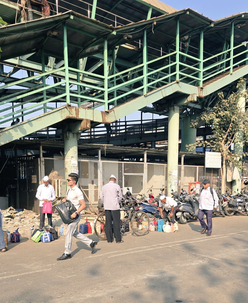 sunilbadsiwal's tweet image. Its never too late... After 2 yrs rigorous follow ups my action yields results.. ThankU @PratapSarnaik at last @My_MBMC  takes action. Huge illegal encroachment outside #MiraRoad Stn (south end) is removed &amp;amp; cleared @mymirabhy @Mirabhytweets @MiraBhyUpdates @krishnaguptaRTI