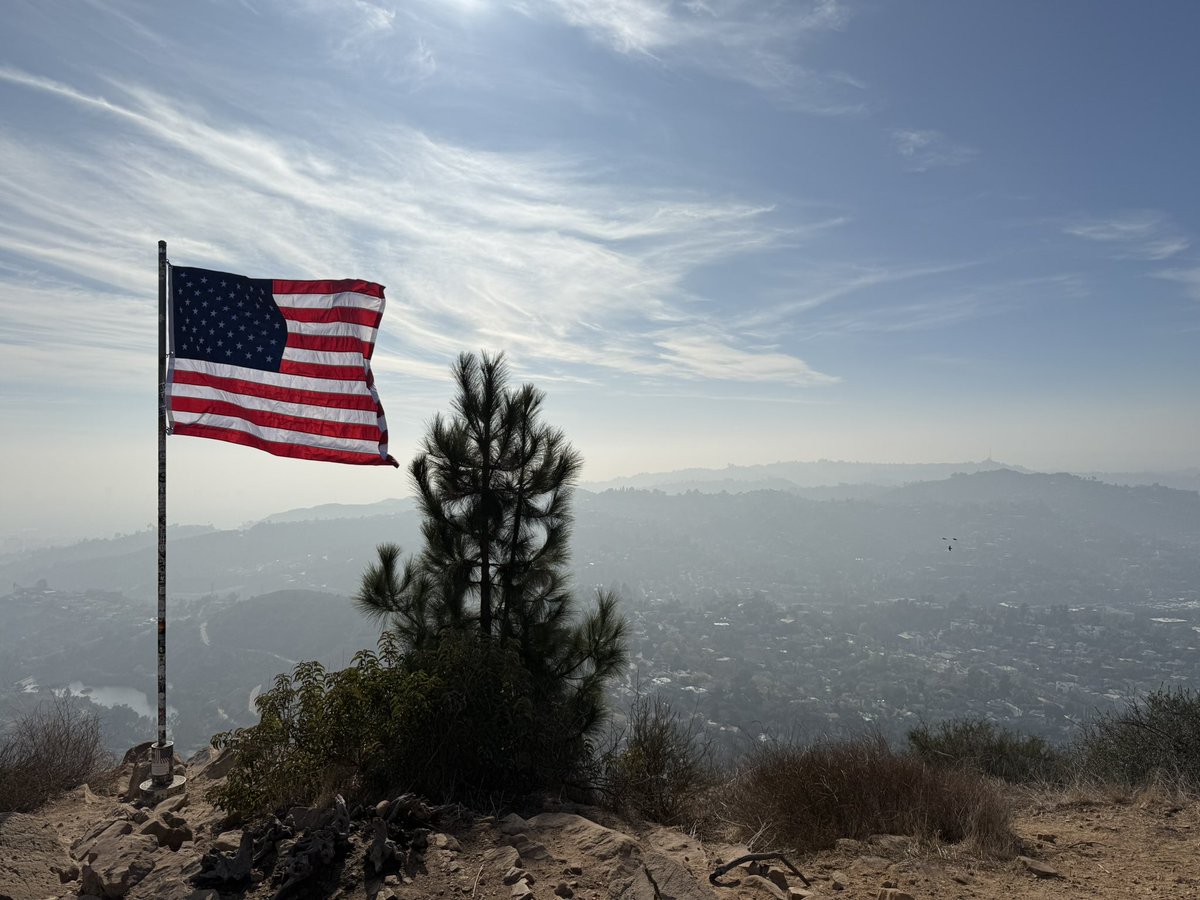 histarch's tweet image. Lovely hike across the Hollywood hills (and 25 degrees). 🇺🇸