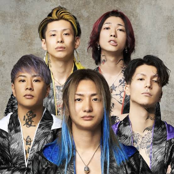 ginrepe_feari's tweet photo. 父親が整形とかすぐ分かるって言うから、
この写真見せて、1人だけ整形してる人いるけど分かる？って聞いてみたらふぉいくんのこと指さして見事にハズレてて草 https://t.co/7cQ00CYtUH