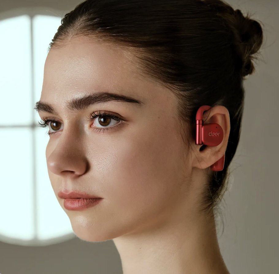 DaveTaylor's tweet photo. Earbuds that actually sit *on* your ear rather than *in* your ear. The Cleer Audio ARC II Sport on ear earbuds are quite remarkable, perfect for sports, and astonishingly comfortable. My review explains: https://t.co/BNdyaElSWx #audio #sports #earbuds #cleeraudio @CleerAudio https://t.co/mhzbrNuA3j