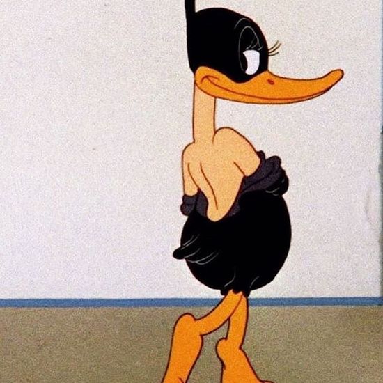 Bianca Censori la ruca de Kanye West hizo Canon al Pato Lucas de golpe.