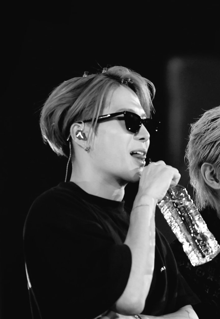 hourly jackson (@hourlyseunie) on Twitter photo 