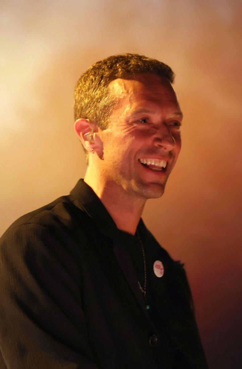 más Coldplay tweet media