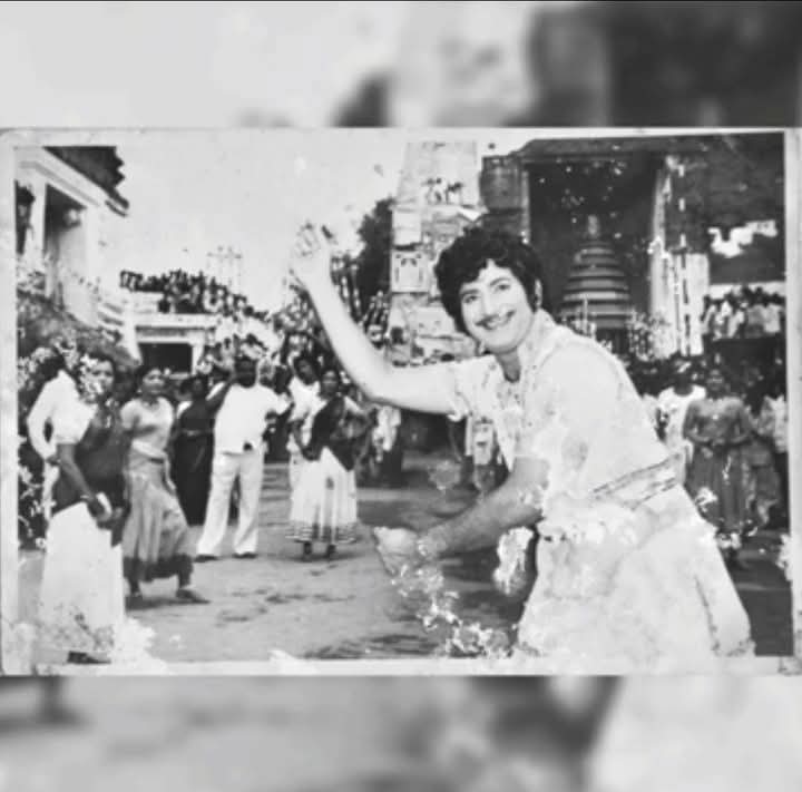 gravikrishna7's tweet photo. Superstar Krishna's #134th movie
#Patnavasam
Release Date:03-02-1978
Cast:Krishna,Vijaya Nirmala
Director:P. Chandrasekhar Reddy
Producer:G.Hanumantha Rao
Music Director:J.V.Raghavulu
#SSKLivesON https://t.co/Dr02Uo7RIr