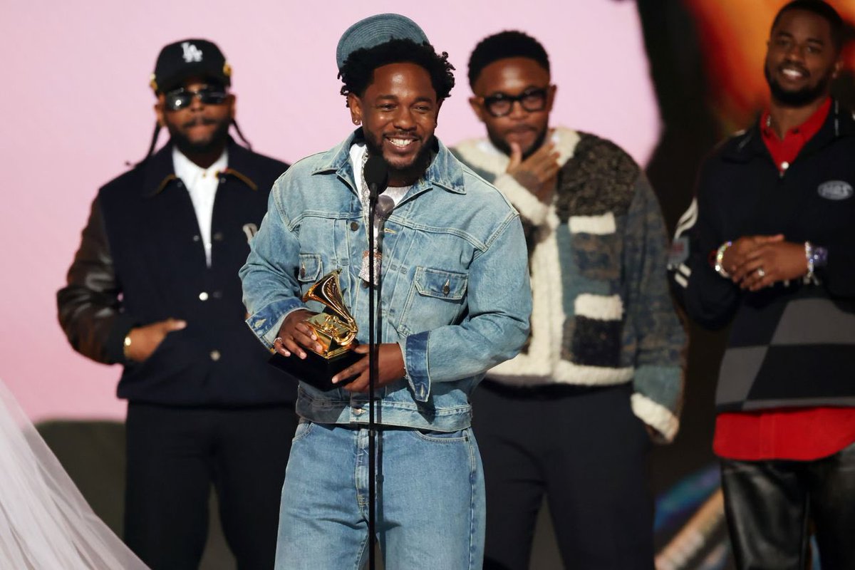 کندریک لامار (Kendrick Lamar) برنده جایزه بهترین آهنگ سال برای آهنگ Not Like Us شد و دومین موفقیت بزرگ خود را در مراحل پایانی جوایز گرمی 2025 رقم زد.
#گرمی_۲۰۲۵ 
#جایزه_گرمی