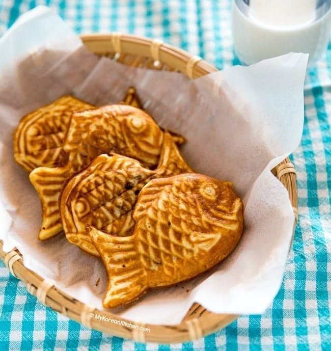 Youngjae joking about selling these for a living someone hire him for a drama or musical or something haha