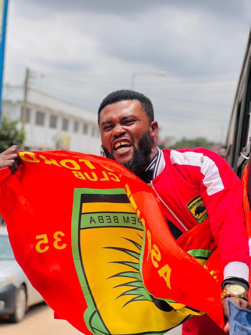 NewtonEmmanuel's tweet photo. With great sadness, I mourn the tragic loss of Nana Pooley, a dedicated Asante Kotoko supporter. 

He was fatally stabbed during the Feb 2 match between Nsoatreman FC and Kotoko. My condolences to his family and the Kotoko community. Such violence must be condemned. RIP. https://t.co/A5oB5BU8nS