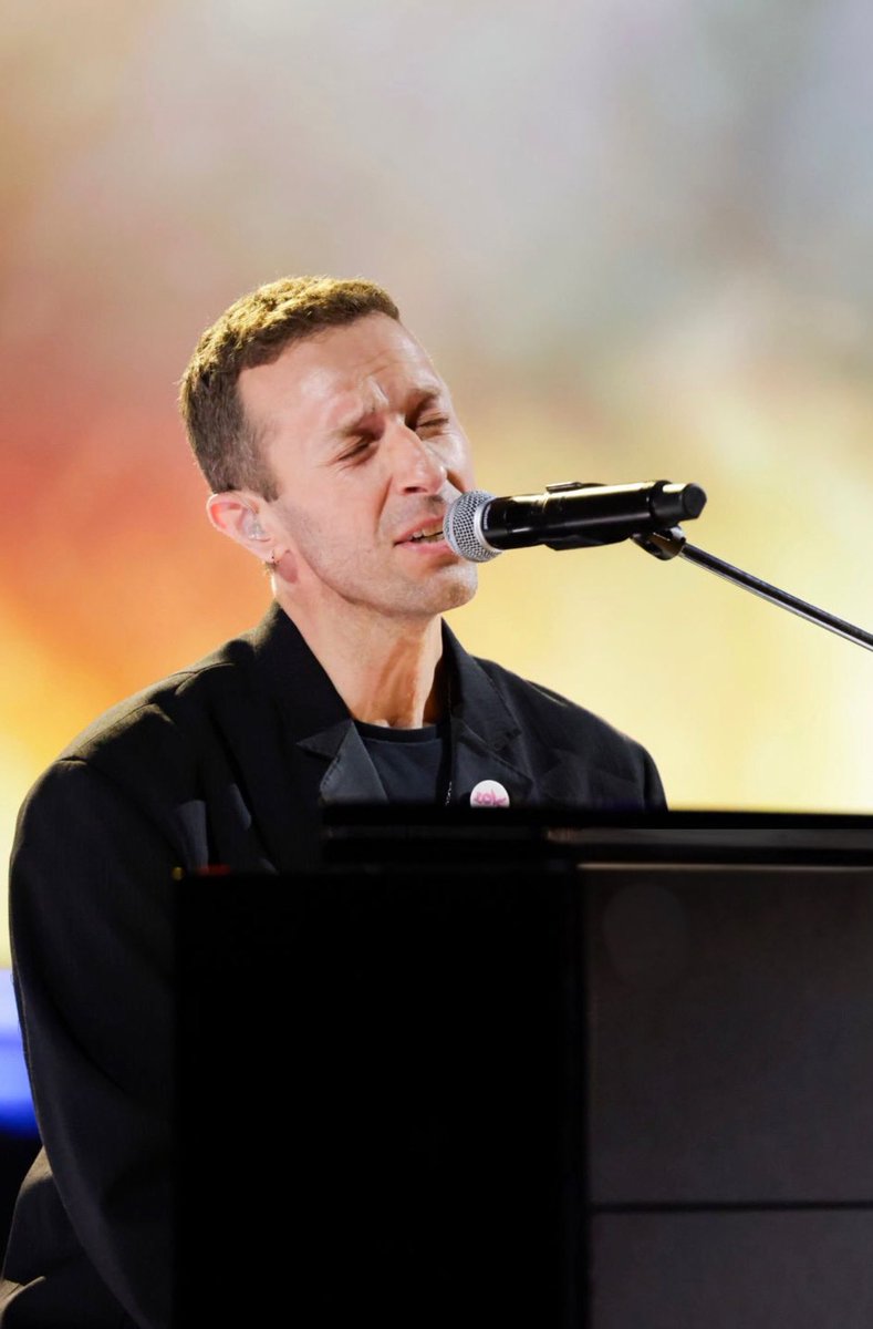 más Coldplay tweet media