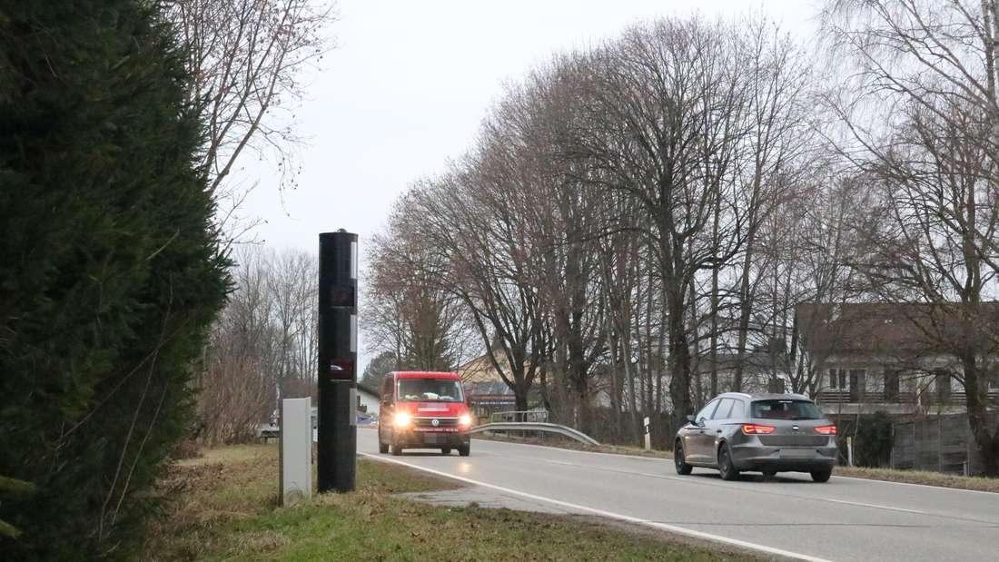 Stattliche Einnahmen bringt der Ende März 2023 fest installierte Blitzer an der Staatsstraße auf Kolbermoorer Stadtgebiet auf alle Fälle, nämlich seither über eineinhalb Millionen Euro. Aber wie sieht es mit dem gewünschten Rückgang der Raserei und Lärm... bgland24.de/rosenheim/mang…