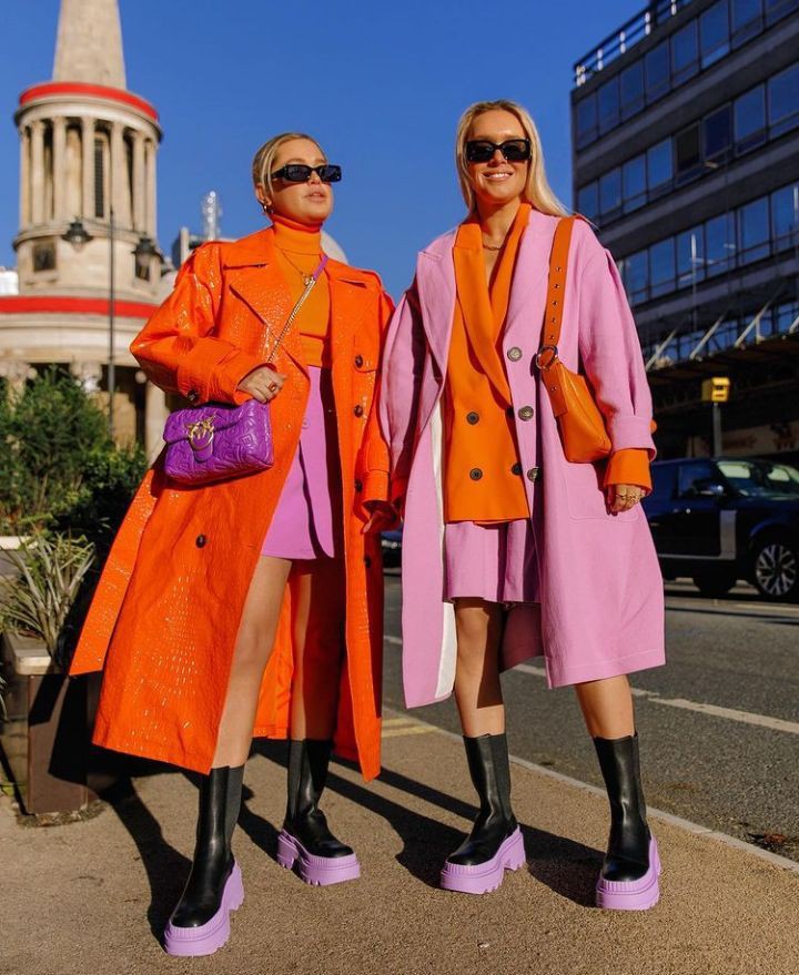 Colorful Chic Street Style for Winter: A Bold and Trendy Guide

Winter fashion doesn’t have to be dull and dreary. While many people stick to neutral tones during the colder months, colorful chic street style is taking over this season! Vibrant hues, statement pieces, and playful