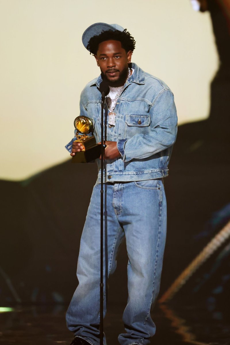 portalkendrick's tweet image. "Nada é mais poderoso do que o rap. Não me importa o que seja. Nós somos a cultura."

— Kendrick Lamar em seu discurso ao vencer a categoria de Música do Ano no #GRAMMYs.