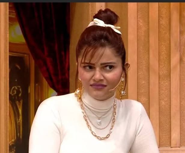 Jaslyxmuyabi's tweet photo. She can't do anything by herself and she takes such an attitude as if she is perfect in everything  Watch her reaction when thy got  first star coz of Rkv  In the first season, coz Aly was there, Rahul didn't have to do anything but now he has learned a lot 🥹🫶

#LoughterChefs2 https://t.co/vYuDNJfDA7