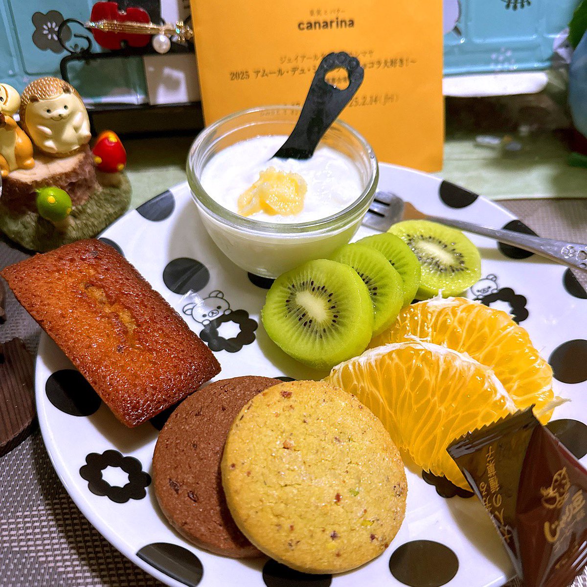 kyoyasaga's tweet image. 工事の音より爆音かもしれない💦ヴァイオリン🎻を朝からギコギコかき鳴らし、編曲作業も少しやって、 #クラシックの庭 聴きながらおやつ休憩。朝のブラ三昧と打って変わって重量級セトリꉂ🤣w𐤔
アムールデュショコラ戦利品の #canarina サブレとフィナンシェ🥝🍊  #ネスプレッソ☕️