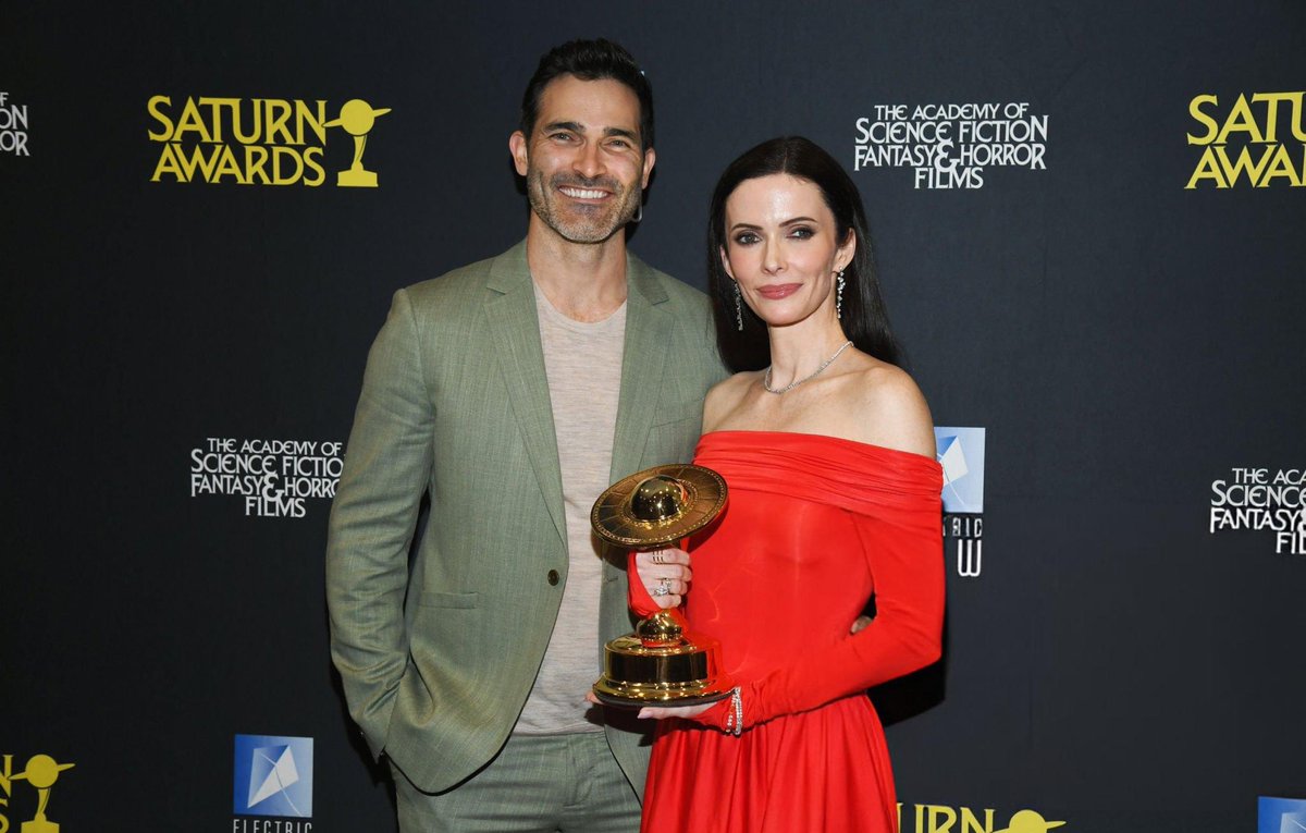 updatesofth's tweet photo. Tyler Hoechlin and Bitsie Tulloch photographed at The 52nd Annual Saturn Awards https://t.co/Uq12539uxg