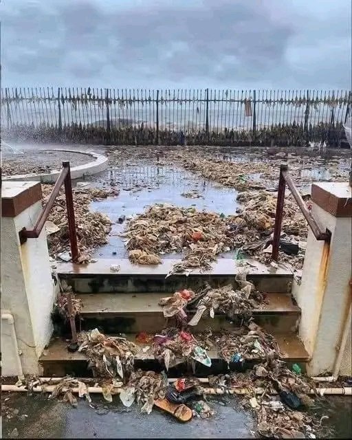 Dear humans, your trash isn't a gift we want to keep. Sincerely, The Ocean 🌊 #ReduceReuseRecycle