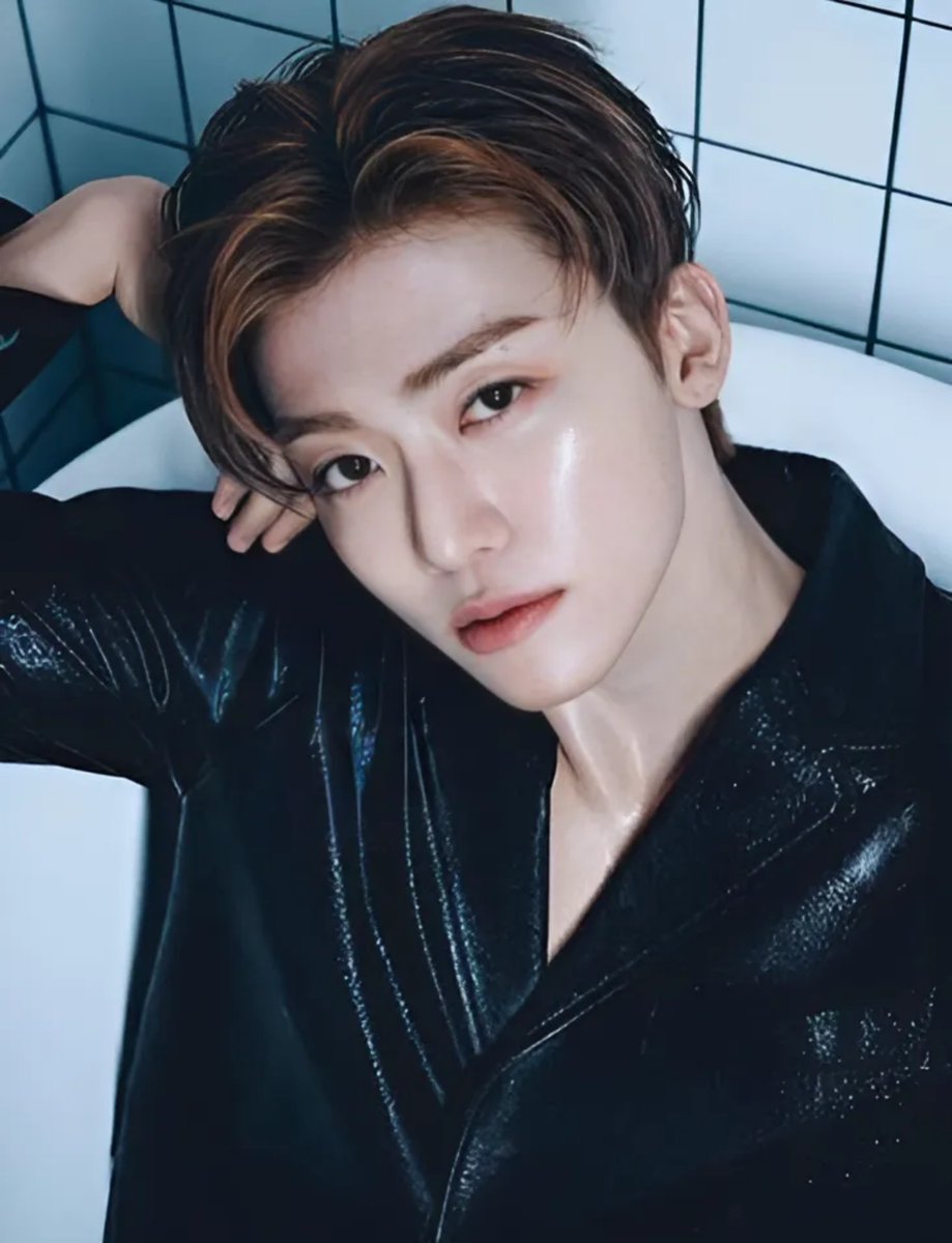 the angel🤍                                   the devil🖤