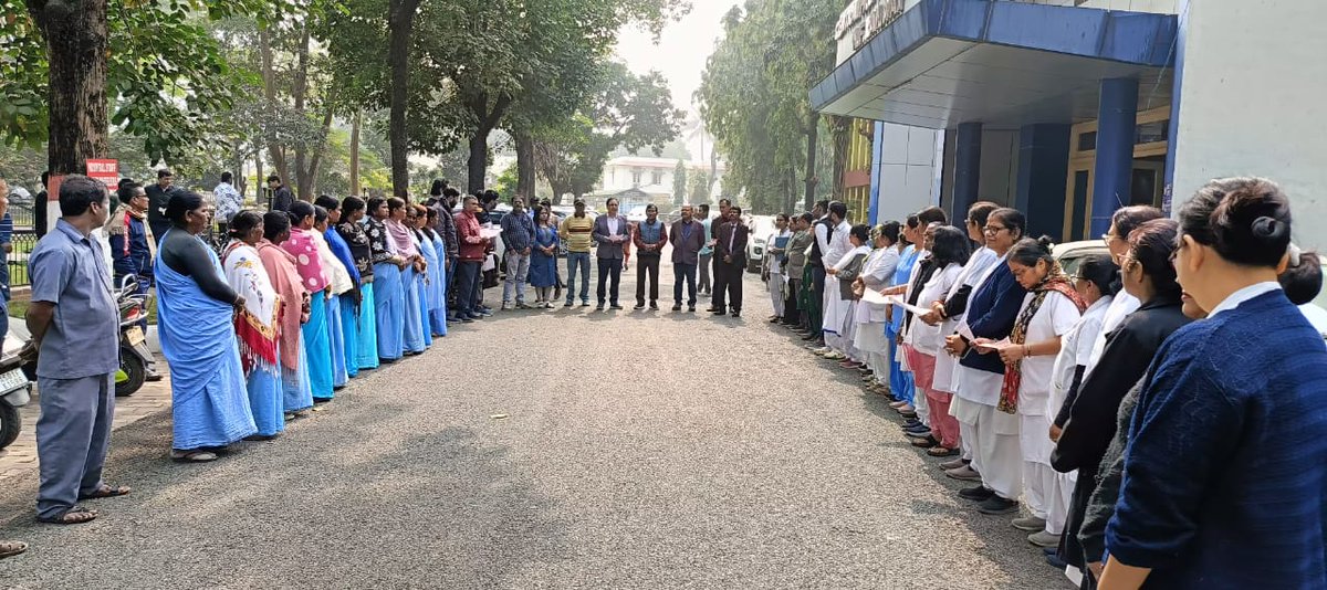 RailMinIndia's tweet photo. Strengthening the fight against TB 🩺 
Under the 100 Days Intensified TB Elimination Campaign, doctors &amp; staff at Central Hospital, NFR, took the Nikshay Shapath (Pledge), reaffirming their commitment to a healthier, TB-free India.
#TBMuktBharat https://t.co/M8OS69ho2w