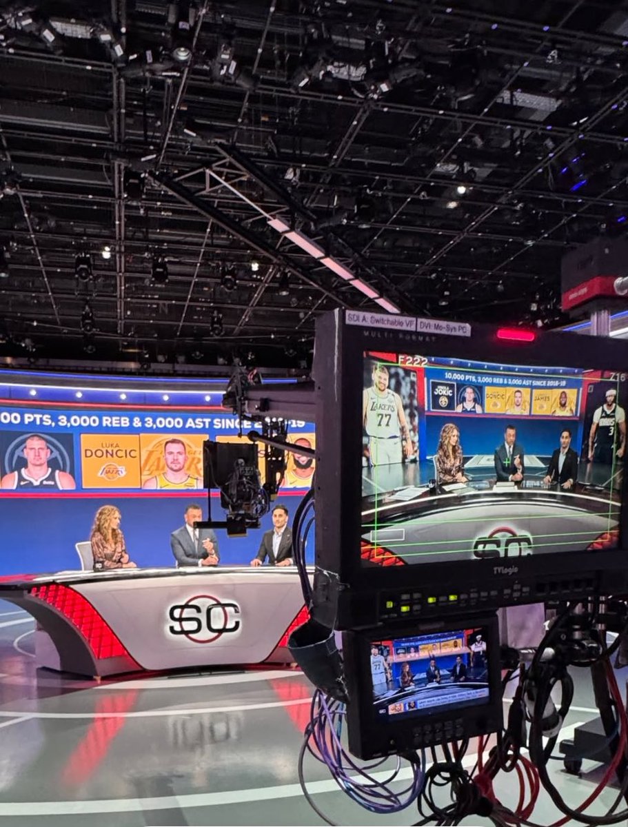 Michael Eaves (@michaeleaves) on Twitter photo Shoutout to <a href="/ShamsCharania/">Shams Charania</a> for making his first in-studio appearance on a Briscoe & Eaves edition of SportsCenter.
📸: <a href="/dominique_mpc/">Dominique Collins</a> Shoutout to <a href="/ShamsCharania/">Shams Charania</a> for making his first in-studio appearance on a Briscoe & Eaves edition of SportsCenter.
📸: <a href="/dominique_mpc/">Dominique Collins</a>