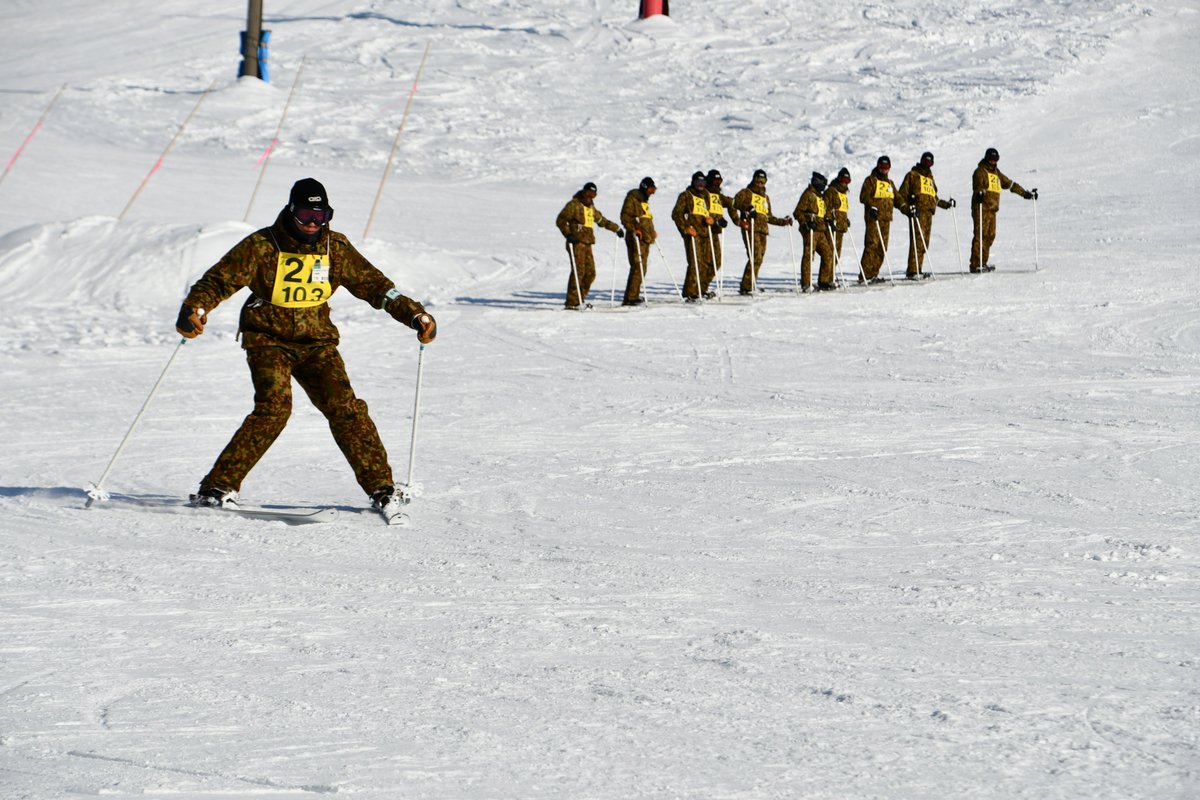 第2師団 は、#ぴっぷスキー場 において、『#師団部隊スキー指導官特別