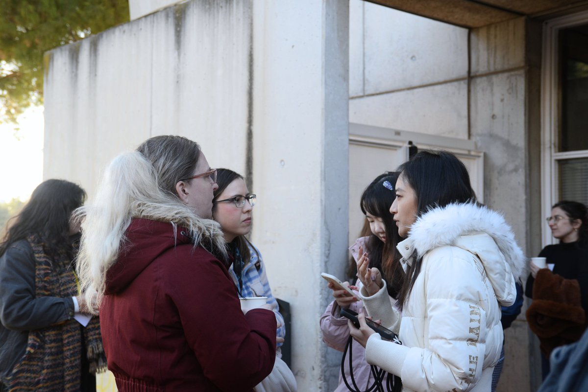 Ivoryfall's tweet photo. A delightful shot of several of the Chinese translation academics-professionals chatting over coffee! Thank you @TransmediaCat ! @GuoYu_Rose @dengyunke_ @annacarella9 https://t.co/h2Vftc7Wzf