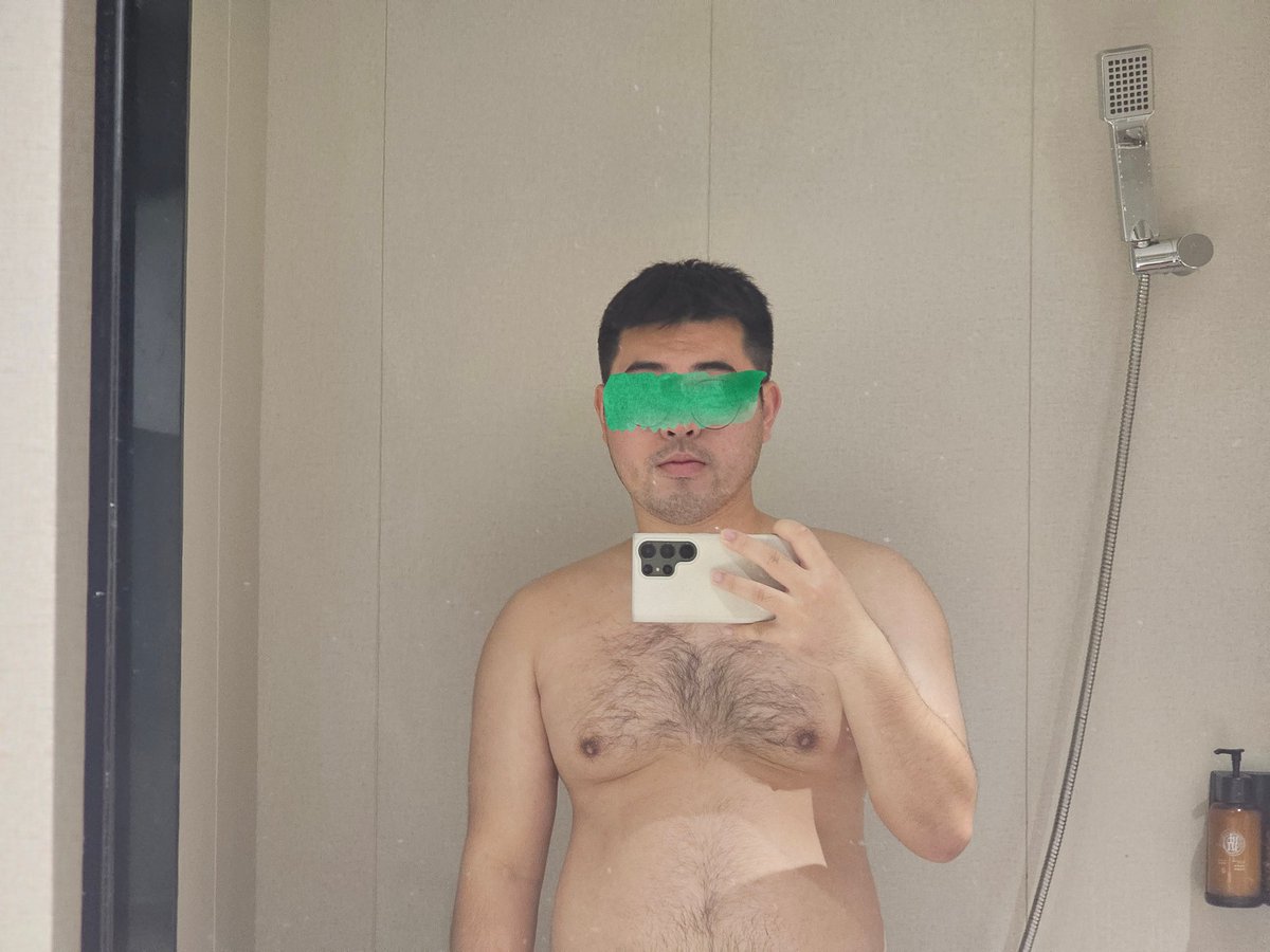 单纯的一只小白猪