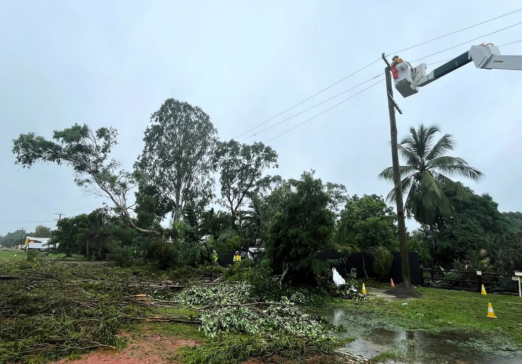 Ergon Energy Network (@ergonenergy) on Twitter photo ๐ก๐ค ๐๐๐ข๐ข๐๐ฆ: Power's restored to ๐ฃ๐ฎ๐น๐บ ๐๐, ๐๐ฎ๐น๐ด๐ฎ๐น ๐๐ฒ๐ฎ๐ฐ๐ต, ๐๐น๐๐ฒ๐๐ฎ๐๐ฒ๐ฟ & ๐ ๐ฎ๐ด๐ป๐ฒ๐๐ถ๐ฐ ๐๐ with progress at ๐๐ถ๐ฟ๐ & ๐๐ฎ๐ฟ๐ฑ๐๐ฒ๐น๐น. ๐๐ป๐ด๐ต๐ฎ๐บ remains severely flooded; other areas inaccessible. Full update: bit.ly/4hHcAiV #nqfloods ๐ก๐ค ๐๐๐ข๐ข๐๐ฆ: Power's restored to ๐ฃ๐ฎ๐น๐บ ๐๐, ๐๐ฎ๐น๐ด๐ฎ๐น ๐๐ฒ๐ฎ๐ฐ๐ต, ๐๐น๐๐ฒ๐๐ฎ๐๐ฒ๐ฟ & ๐ ๐ฎ๐ด๐ป๐ฒ๐๐ถ๐ฐ ๐๐ with progress at ๐๐ถ๐ฟ๐ & ๐๐ฎ๐ฟ๐ฑ๐๐ฒ๐น๐น. ๐๐ป๐ด๐ต๐ฎ๐บ remains severely flooded; other areas inaccessible. Full update: bit.ly/4hHcAiV #nqfloods