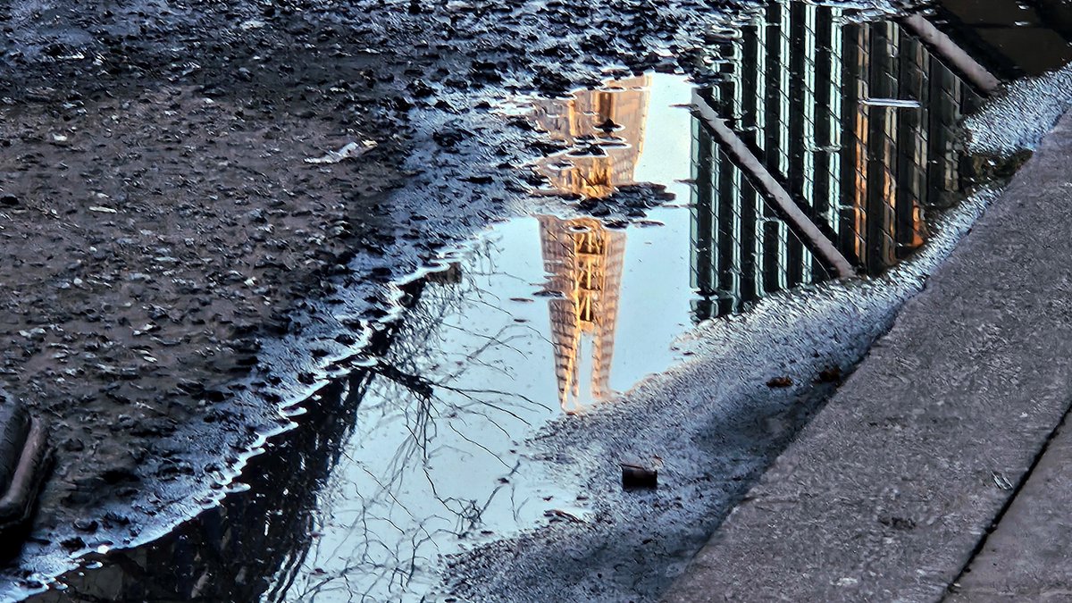 King's College London (@kingscollegelon) on Twitter photo Self-healing #potholes could pave the way for sustainable roads. 🛣️🕳️
Joint research by <a href="/kclchemistry/">King's Chemistry</a> <a href="/SwanseaUni/">Swansea University</a> and <a href="/googlecloud/">Google Cloud</a> is tackling the UK’s £143 million pothole problem.
Read more 👉kcl.ac.uk/news/self-heal…
#ScienceAtKings <a href="/KingsNMES/">KCL Natural, Mathematical & Engineering Sciences</a> #chemistry #sustainability Self-healing #potholes could pave the way for sustainable roads. 🛣️🕳️
Joint research by <a href="/kclchemistry/">King's Chemistry</a> <a href="/SwanseaUni/">Swansea University</a> and <a href="/googlecloud/">Google Cloud</a> is tackling the UK’s £143 million pothole problem.
Read more 👉kcl.ac.uk/news/self-heal…
#ScienceAtKings <a href="/KingsNMES/">KCL Natural, Mathematical & Engineering Sciences</a> #chemistry #sustainability