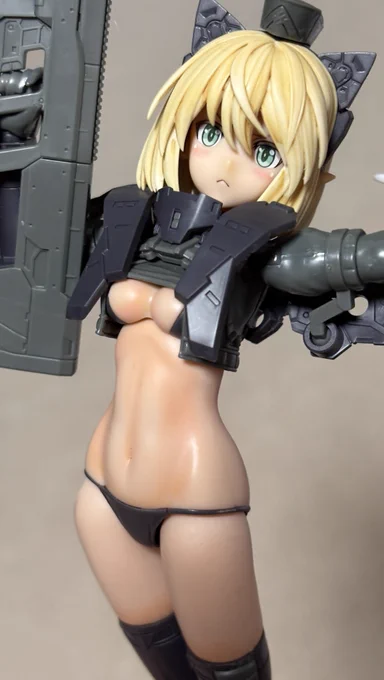 アルティニアのプラモの仮組みが終わったんだが、こんなにお腹周りとお尻が柔らかそうなプラモなかなか無いぞ。