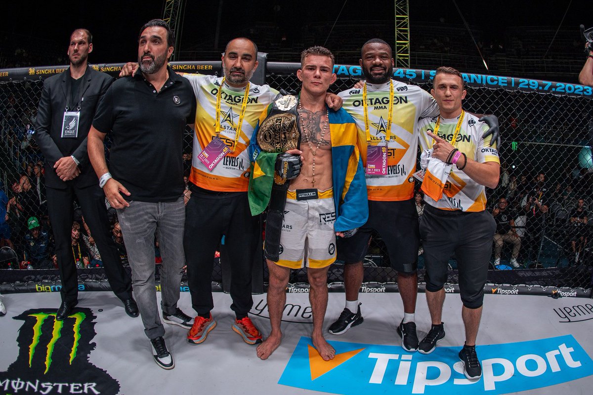 felipelimamma's tweet photo. Looking back at @OktagonOfficial : #OKTAGON45 when I won the belt with my team around me in Prague infront of a sell out crowd! 🇨🇿 

Caption this photo… 🤣 https://t.co/qop6CwIc3T