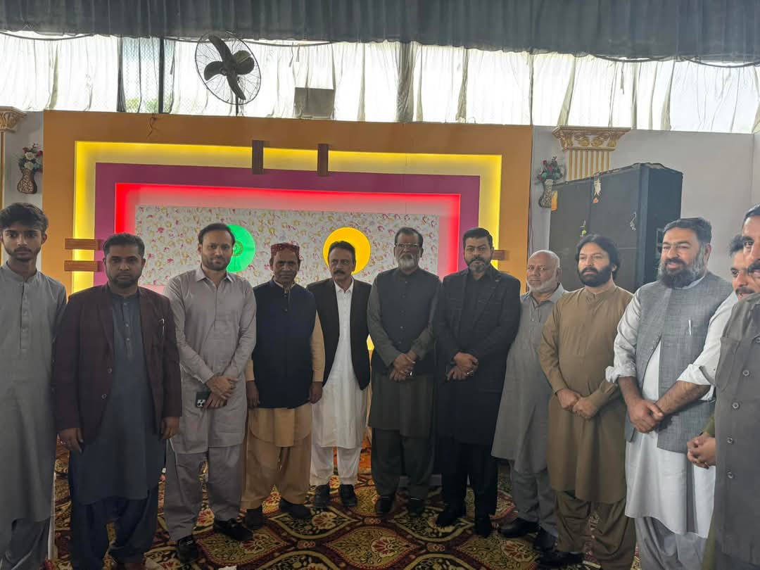 noorjahan110's tweet photo. بروز اتوارمورخہ02فروری کوKMOC مرکزی کمیٹی کےمعاون لیگل ایڈکمیٹی کے ذمہدار ابراہیم ابڑوایڈوکیٹ بھائی کےبچوں کی تقریب عقیقہ میں مرکزی رہنما
@ZahidMansori
 شارق جمال بھائی نے شرکت کی انچارجKMOC،بن قاسم ٹاؤن ارگنائزر زبیر بھائی کمیٹی موجود
#MQMpk @allaboutmqm https://t.co/PEJpHiqK24