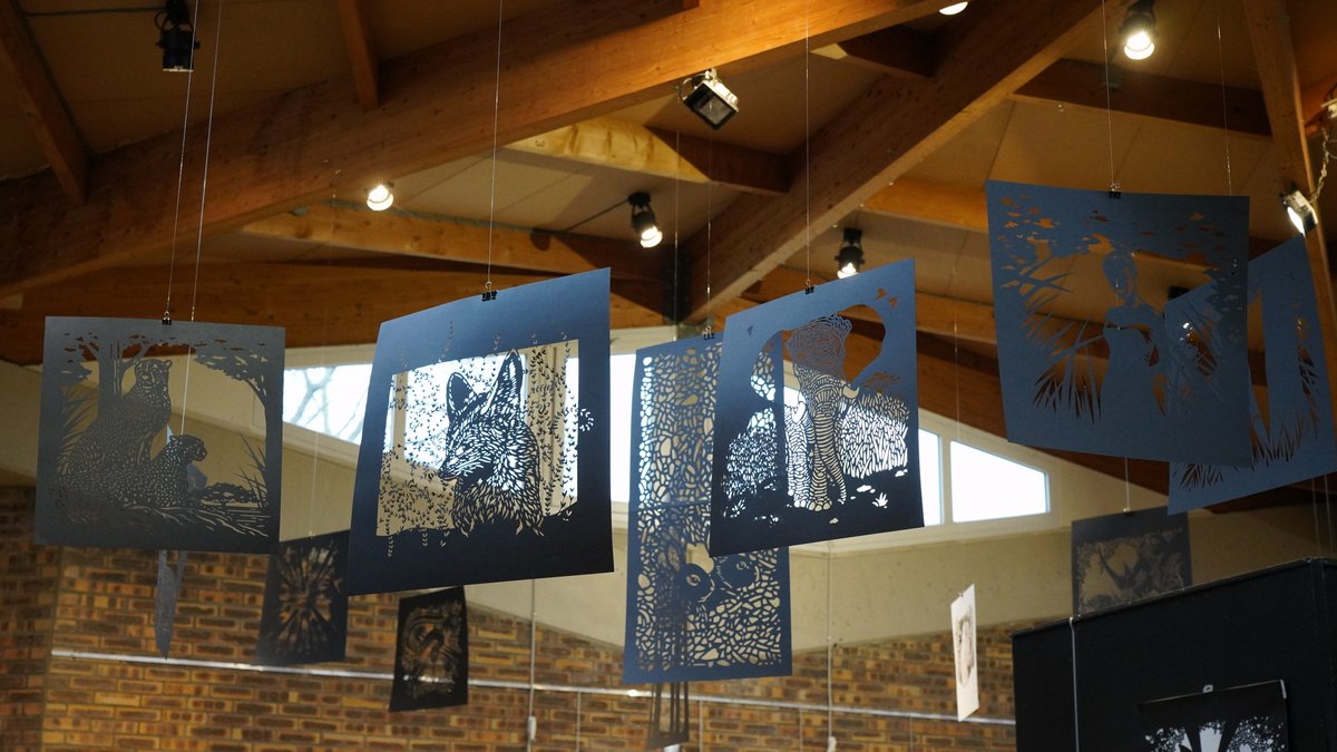 Il vous reste un mois pour venir découvrir l'exposition "Panorama, de l'ombre à la lumière" de l'auteur-illustrateur jeunesse Antoine Guilloppé à la Maison des Enfants.

🚪​Entrée libre
🕛 Du lundi au vendredi de 9h30 à 12h et de 13h45 à 18h30 et le samedi de 9h30 à 13h