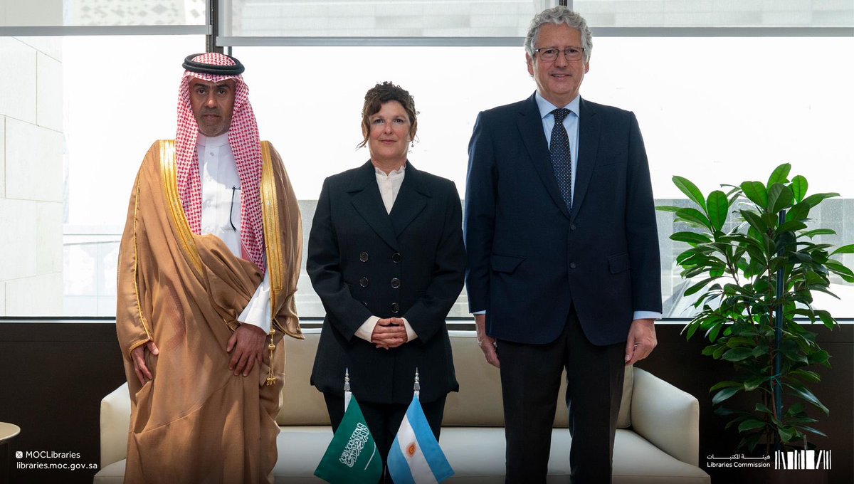 تشرفت #هيئة_المكتبات باستضافة وزيرة الثقافة الأرجنتينية والسفير الأرجنتيني، في لقاء يعزز التعاون الثقافي بين البلدين تمت مناقشة دور المكتبات وأثرها الاجتماعي في بناء جسور المعرفة ودعم المجتمعات