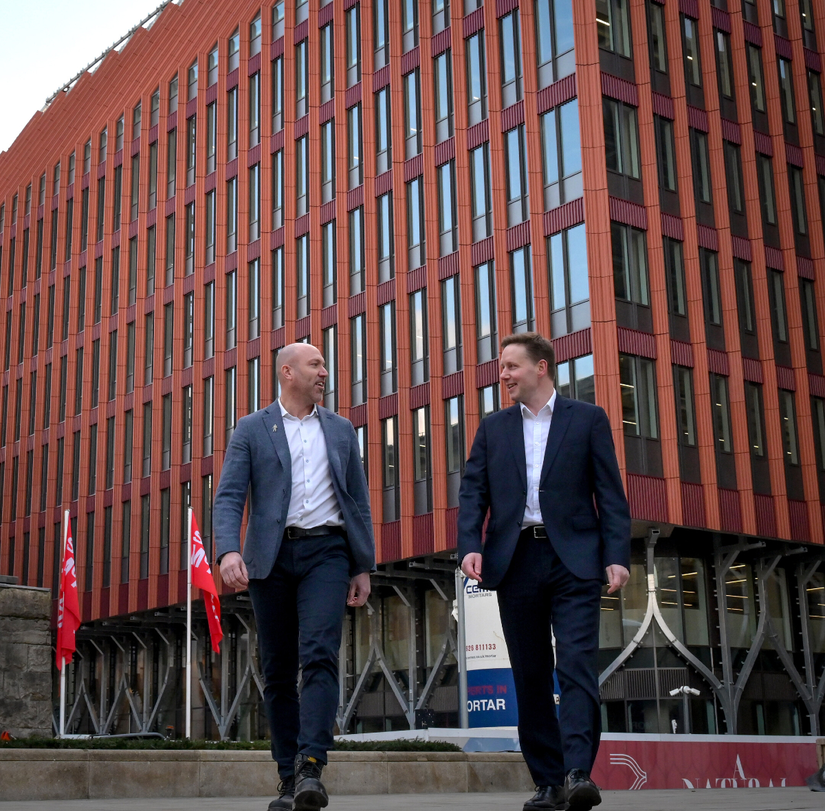 ParadiseBham's tweet image. Stop Press! Leading professional services firm @EYnews is moving its 1,200-strong Birmingham team to #ParadiseBham.

Read more about this major move: s.mtrbio.com/lwdzsifzbm

@EYnews, @FCBStudios, @WeAreMcAlpine, #MEPC

#Connected #Workspace #OfficeSpace