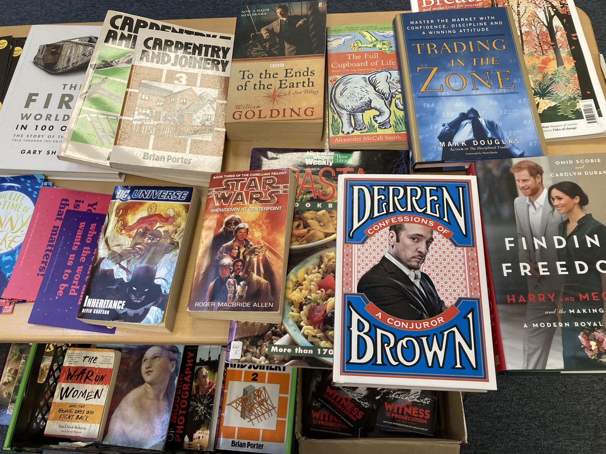 #BookSwap still on in the Library today. No worries if you don’t bring a book - just come and take one. We have plenty🎁📚
#RoodReads