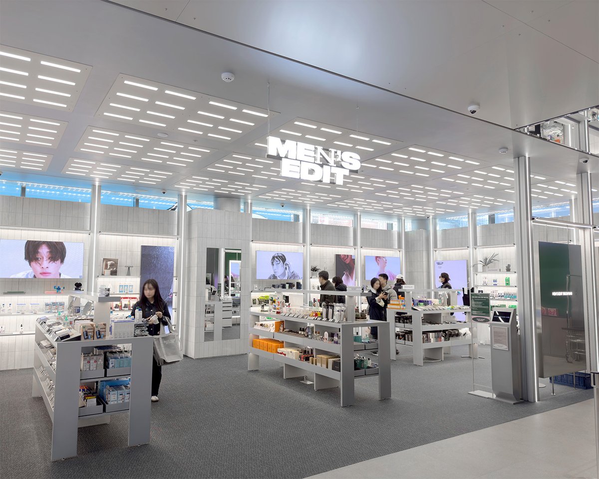 Feeluxglobal's tweet photo. We are glad to collaborate with Olive Young, a leading K-Beauty multi-shop, using Feelux Stix NDPro!
NDPro features a rear-mounted magnet and a modular design, allowing for easy installation on any type of shelf.
Its slim 10mm body enables seamless and clean recessed mounting. https://t.co/Q2PacSZseg