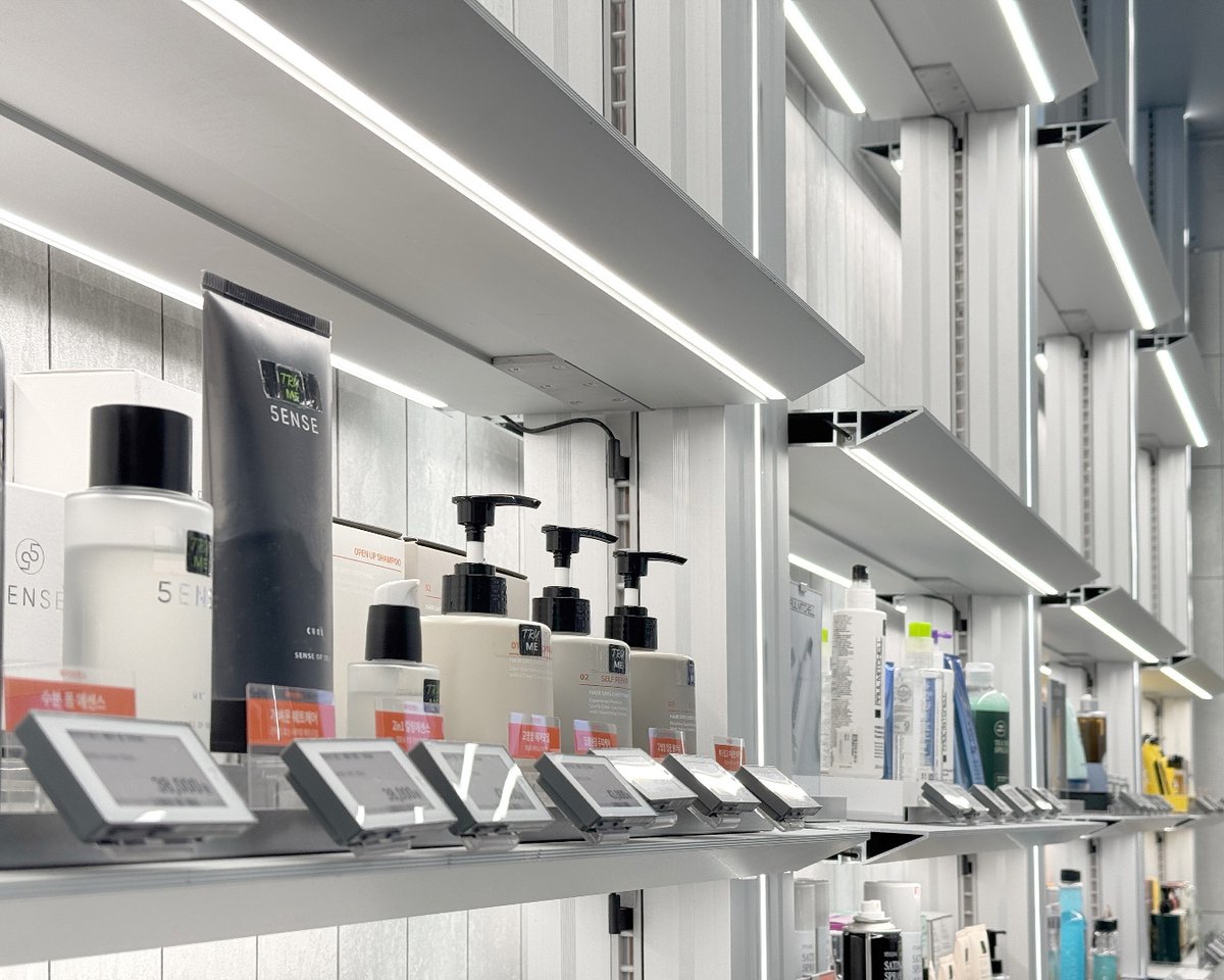 Feeluxglobal's tweet photo. We are glad to collaborate with Olive Young, a leading K-Beauty multi-shop, using Feelux Stix NDPro!
NDPro features a rear-mounted magnet and a modular design, allowing for easy installation on any type of shelf.
Its slim 10mm body enables seamless and clean recessed mounting. https://t.co/Q2PacSZseg