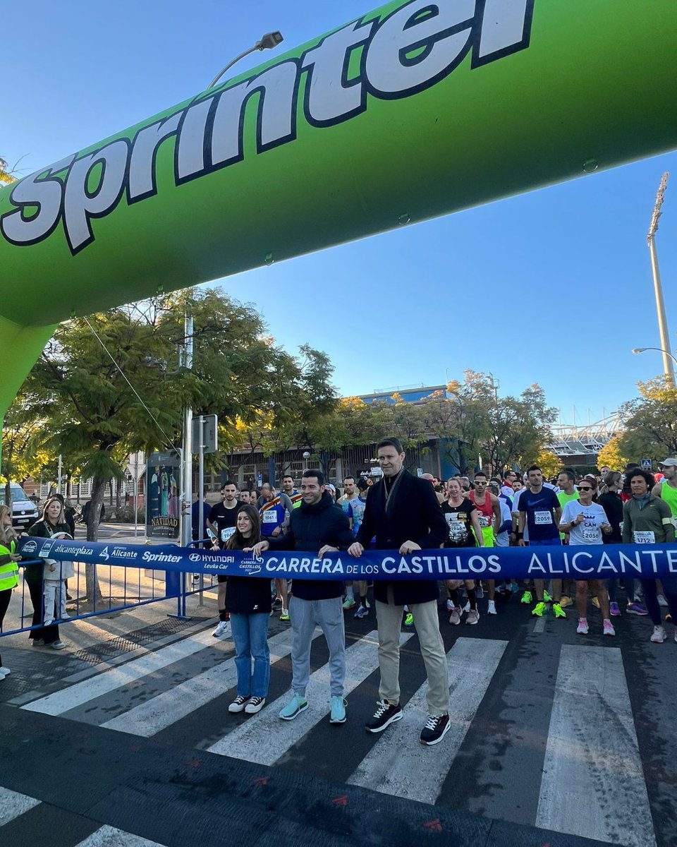 ALICANTDEPORTE's tweet photo. 🏃 Te dejamos algunas imágenes de la Carrera de los Castillos
¡Enhorabuena a todos los participantes! 🎖️
Cuéntanos cómo fue tu experiencia, te leemos 👇
#deportesalicante #carreradeloscastillos #castillosantabarbara #castillosanfernando https://t.co/iiV34Zb6Qh