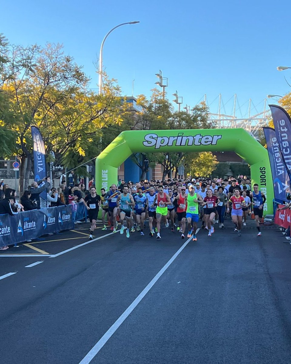 ALICANTDEPORTE's tweet photo. 🏃 Te dejamos algunas imágenes de la Carrera de los Castillos
¡Enhorabuena a todos los participantes! 🎖️
Cuéntanos cómo fue tu experiencia, te leemos 👇
#deportesalicante #carreradeloscastillos #castillosantabarbara #castillosanfernando https://t.co/iiV34Zb6Qh