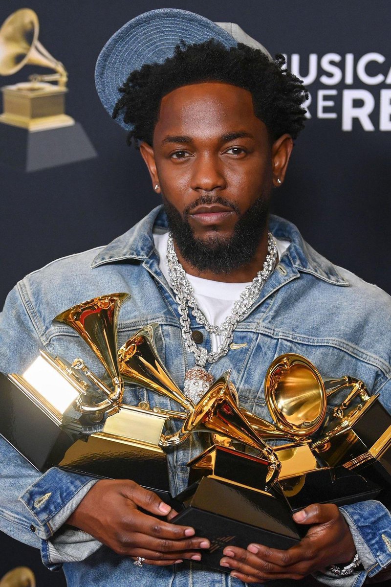 Grammy ta pagando a  dívida com o Kendrick de 2014 quando “Good Kid m.A.A.d City” perdeu na categoria melhor álbum de rap para o álbum  “The Heist” de Macklemore e Ryan Lewis. 

Simples.