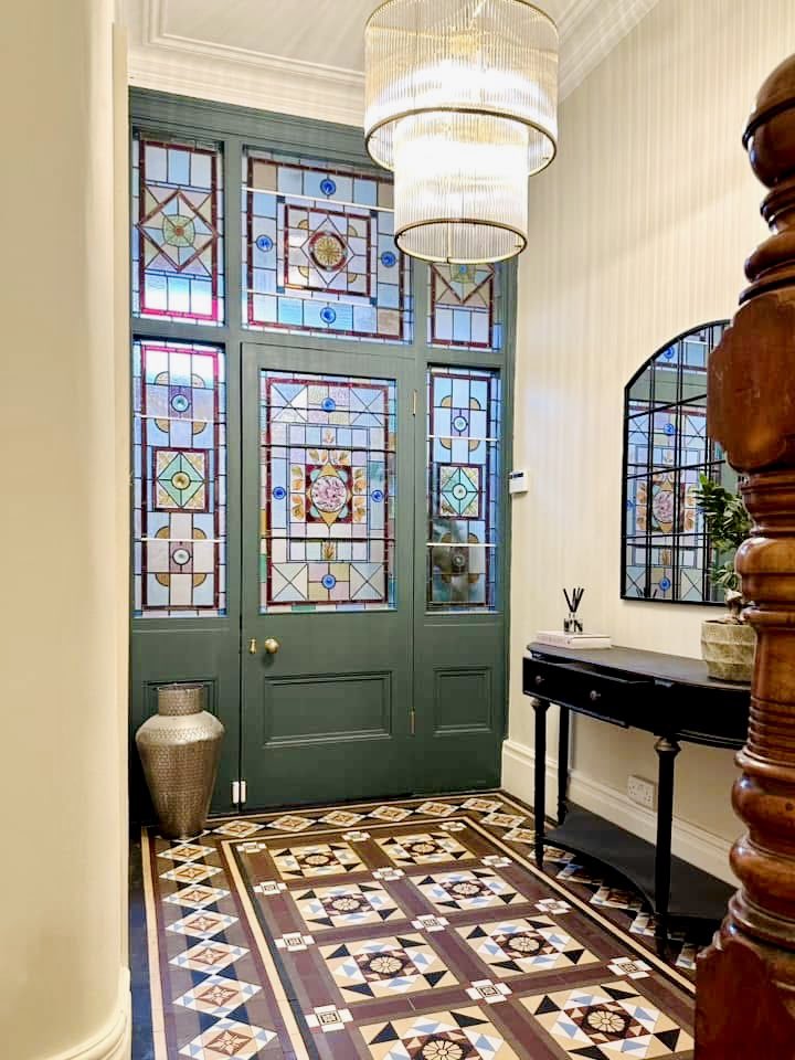 Bring back beautiful and grand looking hallways.