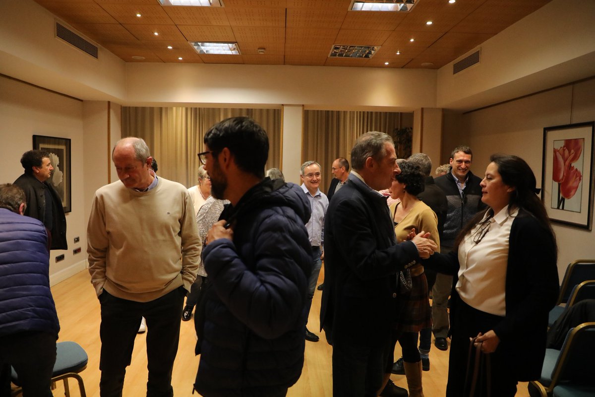 🍊 Reunión en Valladolid de afiliados de #CyL con <a href="/CPerezNievas/">Carlos Pérez-Nievas</a> y <a href="/villarroel_cs/">Gemma Villarroel</a>
❌️ Seguimos trabajando como alternativa al bipartidismo doblegado a los extremos
✅️ Porque hay otra forma de hacer política, pensando en el ciudadano y en los retos de futuro