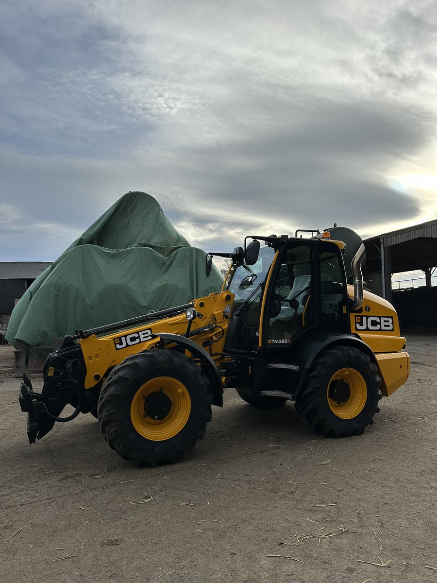 Out with the old, in with the new 🟩➡️🟨 <a href="/JCBagriculture/">JCB Agriculture</a>