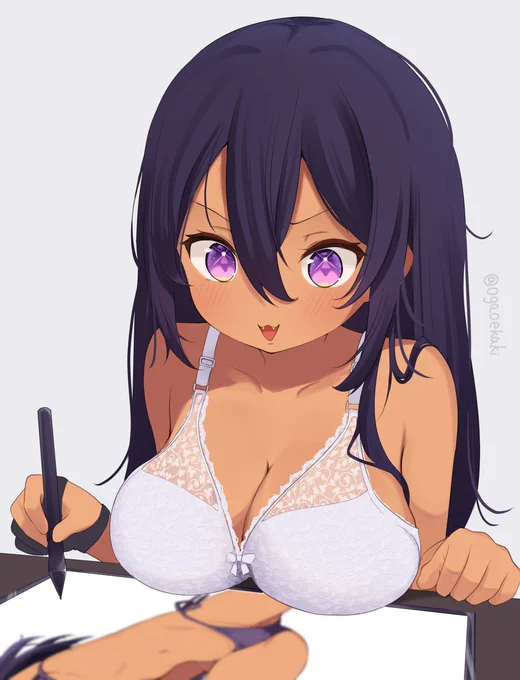 絵描くときだいたいちゃんと服着てない 