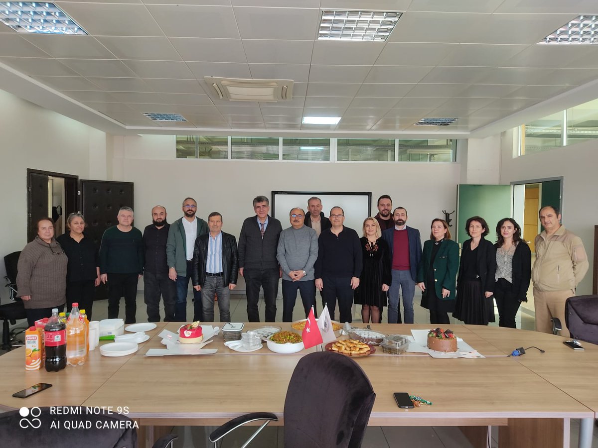 tnkuiibf's tweet photo. Kadrosunu Almaya hak kazanan Fakültemiz Öğretim Üyelerine Kutlama Etkinliği Düzenlendi.
Fakültemiz Dekanı Prof.Dr.Rasim YILMAZ'ın da katılımları ile kadrosunu almaya hak kazanan öğretim üyelerinden Prof.Dr.Veli SIRIM, Doç.Dr.Ferimah YUSUFİ ve Doç.Dr.Denizcan KUTLU'yu tebrik ederz https://t.co/jIRnZK1oF4