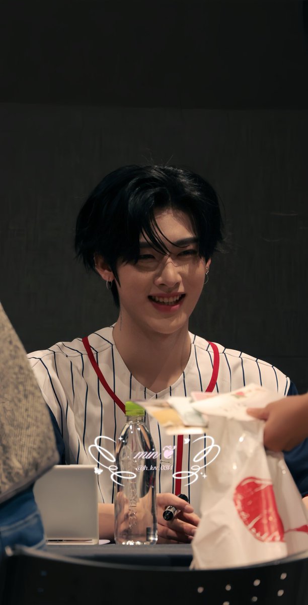 shimrick__'s tweet photo. i will burn the world for ricky's smile 😭 https://t.co/HTbbYBJ7HL