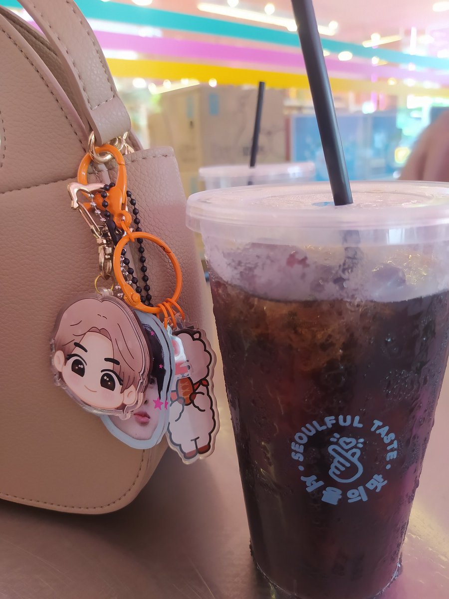 jinjwanjan's tweet photo. Mam di k3 mart ditemenin ayang🥰 https://t.co/4HNkWio1Oo