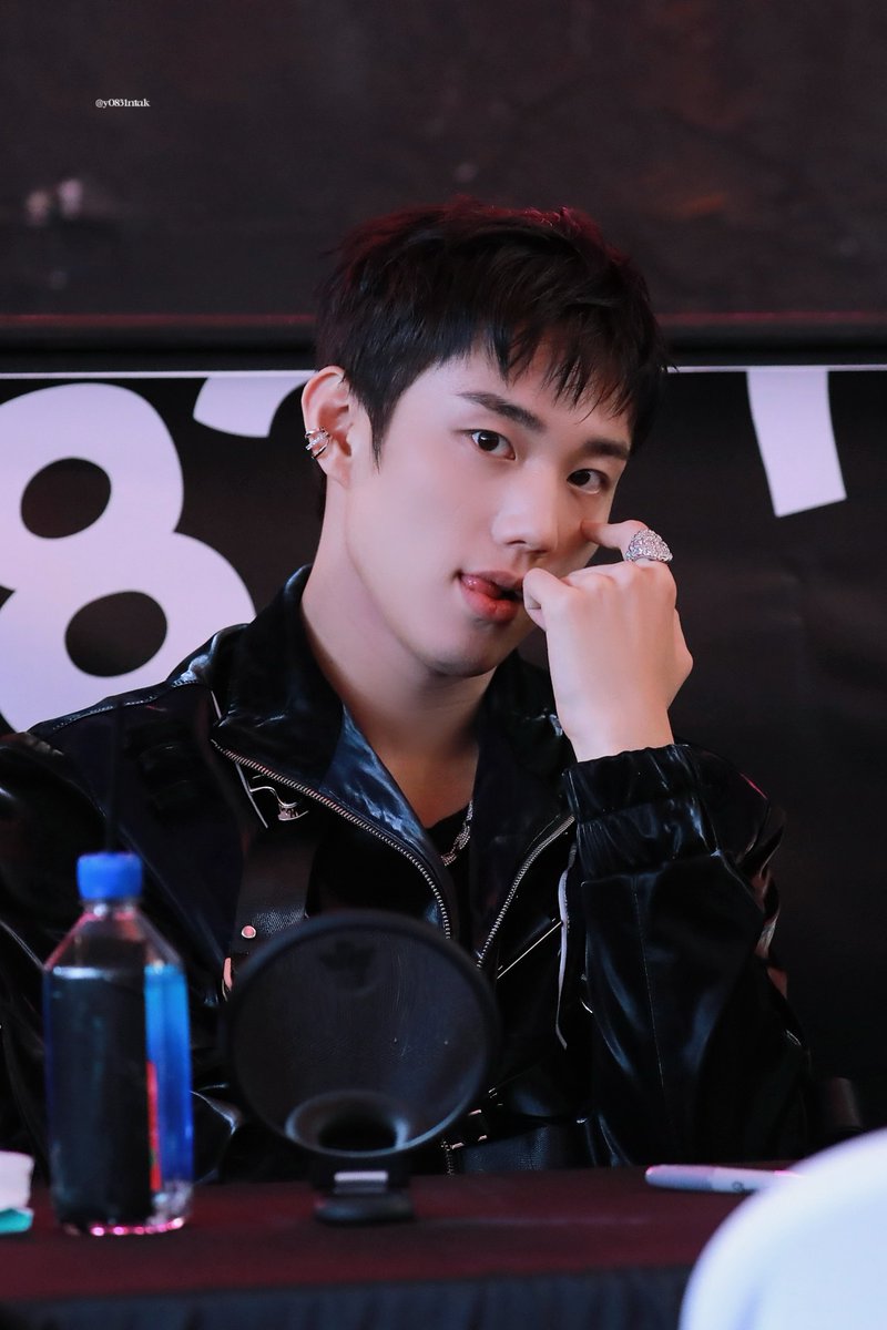 pqwriy's tweet photo. 머리봐 https://t.co/tjwwq84Hyh